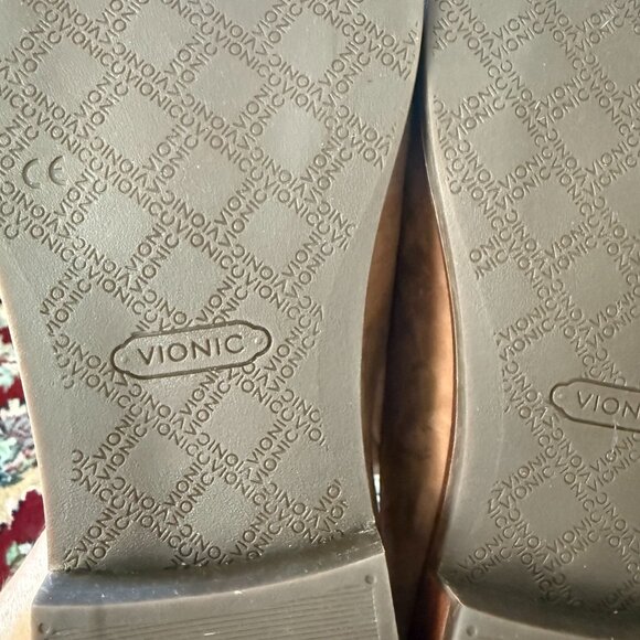 Vionic 'Reagan'  Brown Nubuck Tassled Mules NWOB Sz11 - Picture 8 of 9